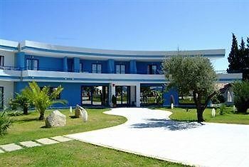 Hotel Club Cala Longa Montauro Екстер'єр фото