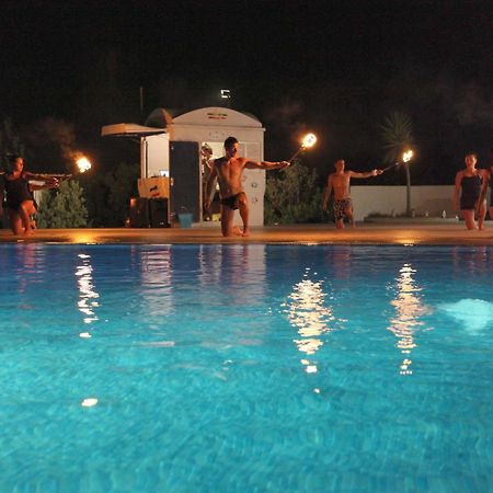 Hotel Club Cala Longa Montauro Екстер'єр фото