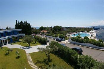 Hotel Club Cala Longa Montauro Екстер'єр фото