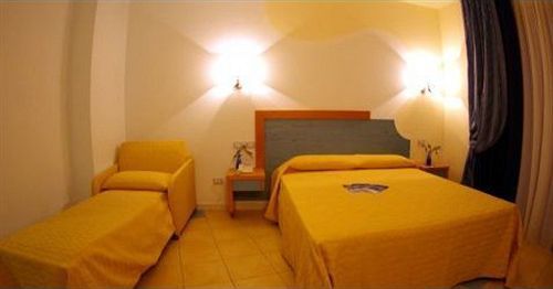 Hotel Club Cala Longa Montauro Екстер'єр фото