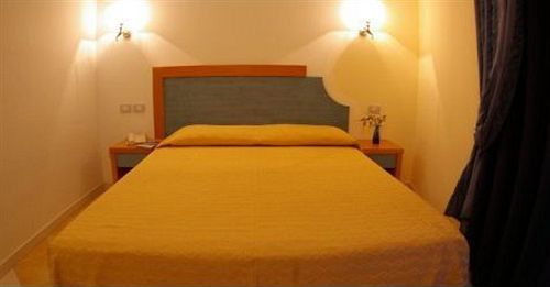 Hotel Club Cala Longa Montauro Екстер'єр фото