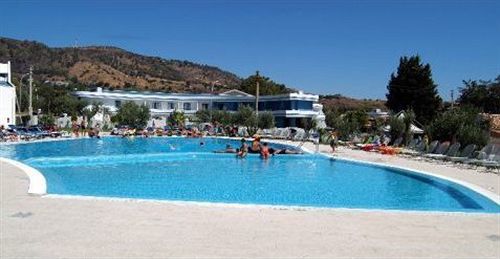 Hotel Club Cala Longa Montauro Екстер'єр фото