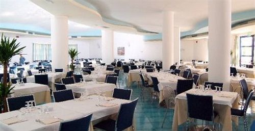 Hotel Club Cala Longa Montauro Екстер'єр фото
