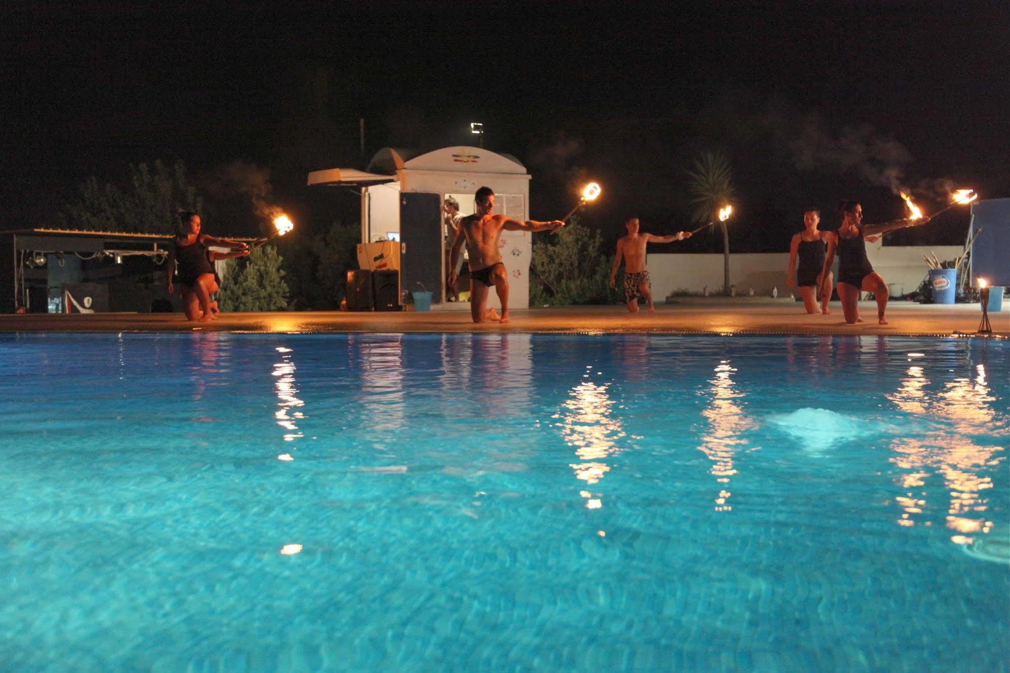 Hotel Club Cala Longa Montauro Екстер'єр фото